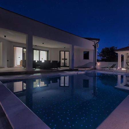 Villa Speranza With Illuminated Pool Pula Dış mekan fotoğraf