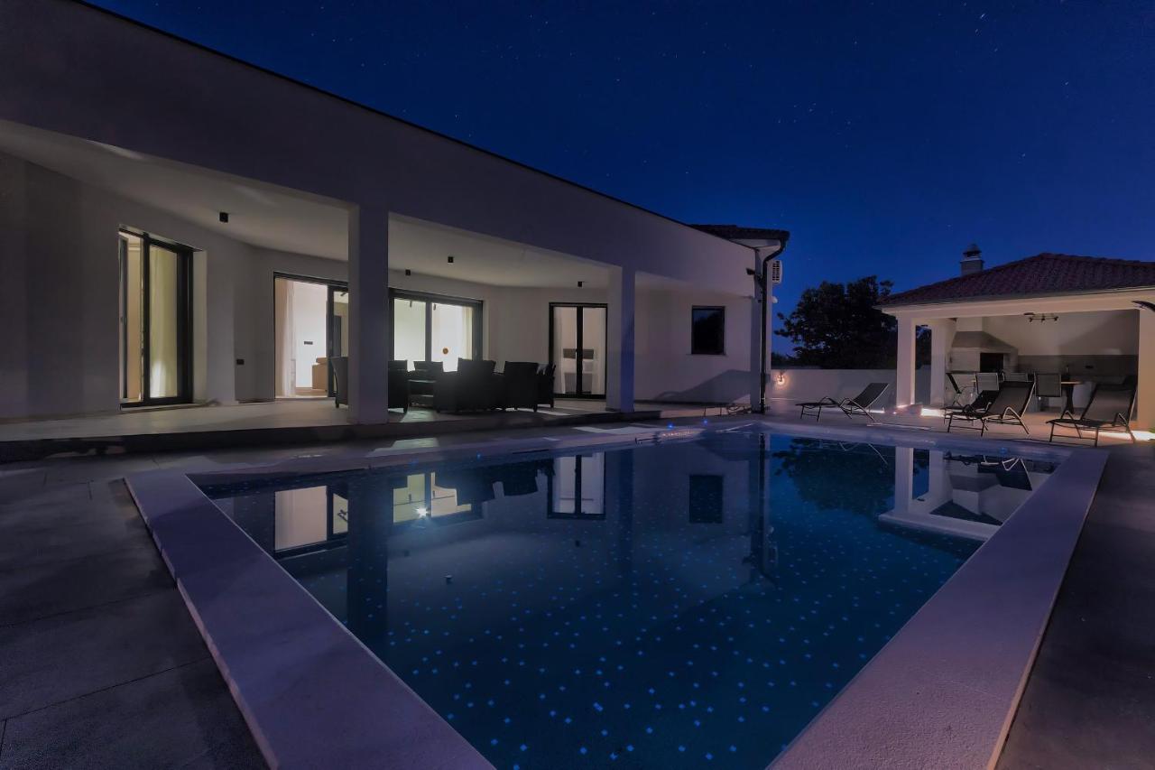 Villa Speranza With Illuminated Pool Pula Dış mekan fotoğraf